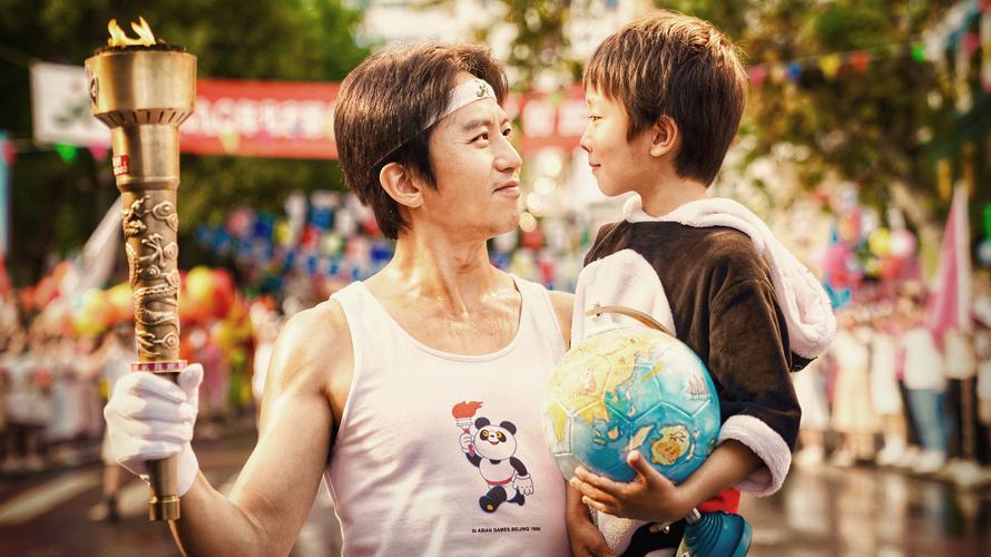 众擎T800机器人踹倒CEO 为何非老板亲测