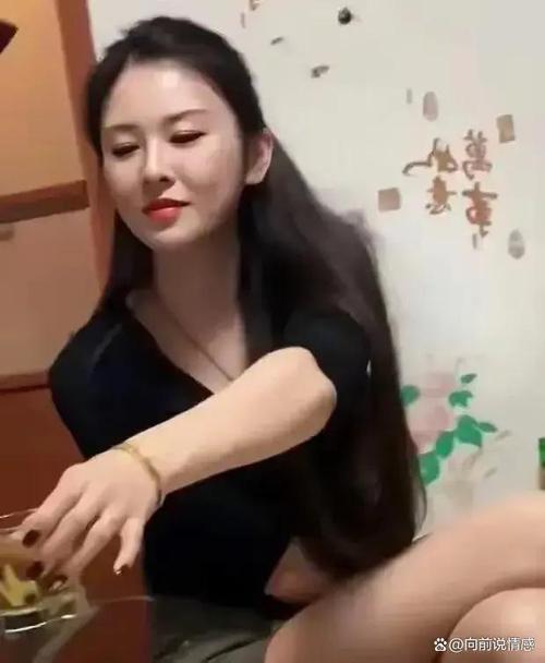 特朗普获国际足联和平奖笑得合不拢嘴