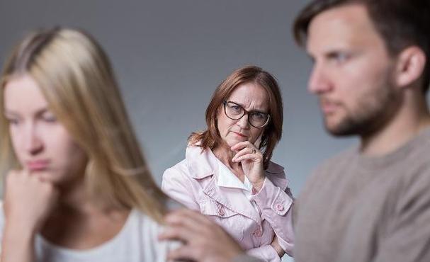 慢慢的近义词慢慢的近义词是徐徐吗