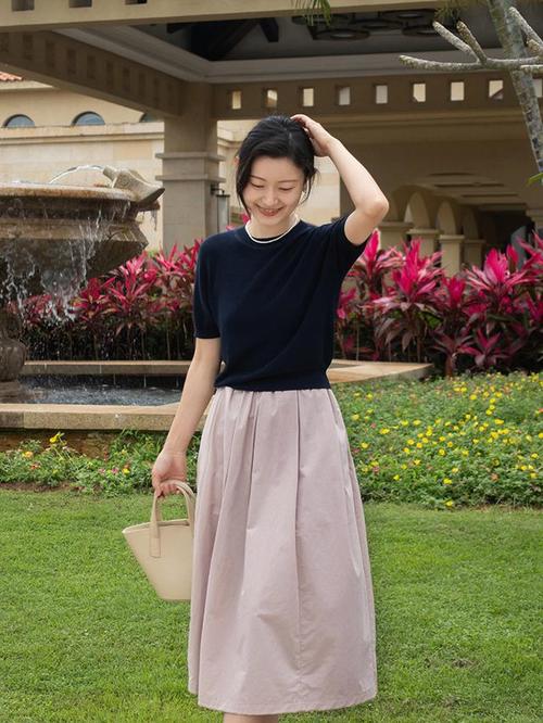 金士杰近60岁得龙凤胎登热搜 妻子是小25岁女学生