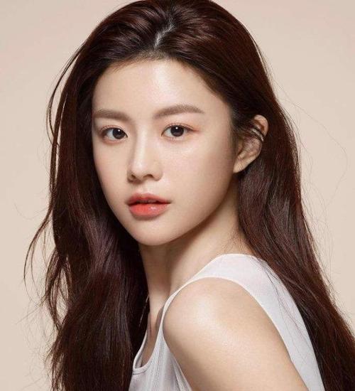 男子在九寨沟景区扔玉米棒被游客指责