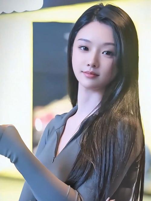 小尼和王冠是夫妻吗