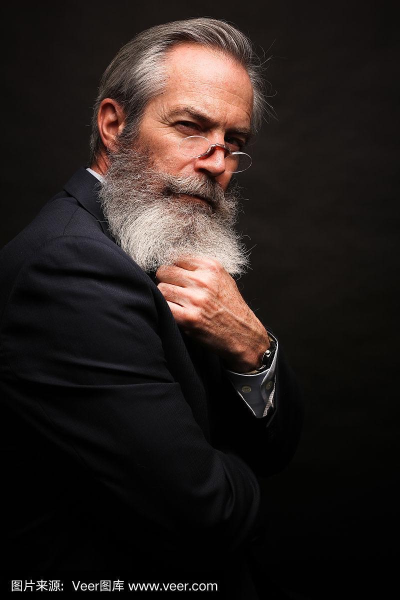 万茜和江一燕长得好像