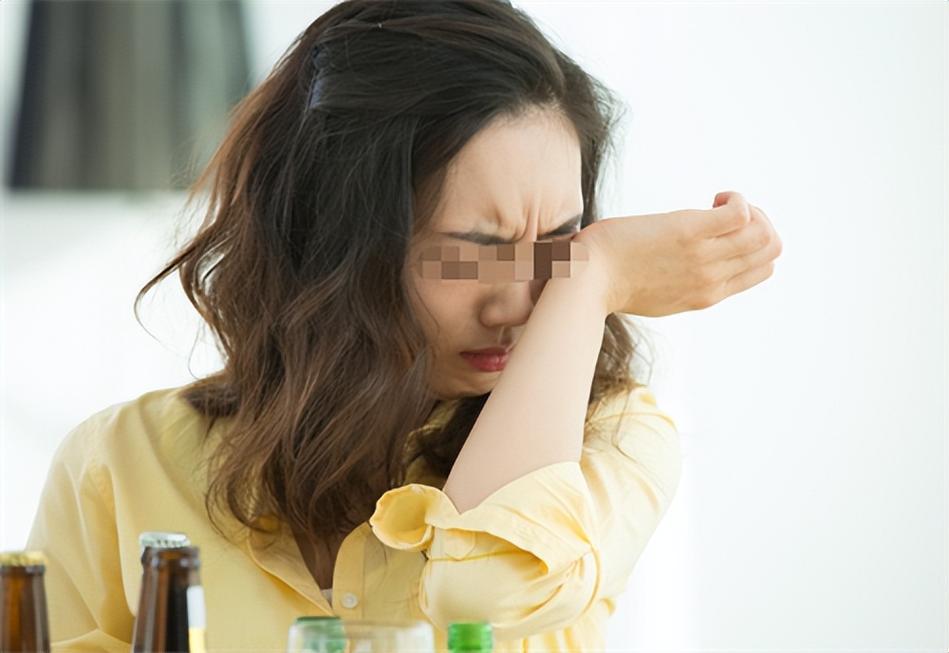 紧急制动 紧急制动时必须腾出左手