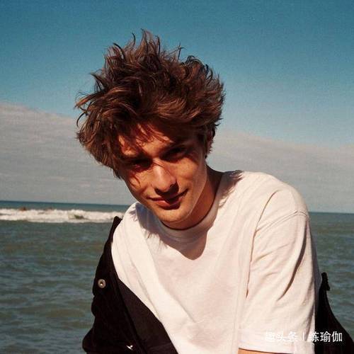 北京延庆房山等区已飘起雪花 你拍雪时在