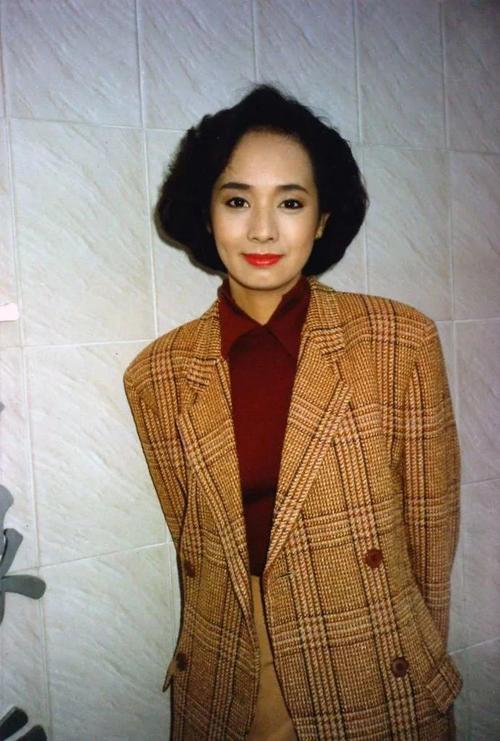 积雪浮云端(终南阴岭秀 积雪浮云端)