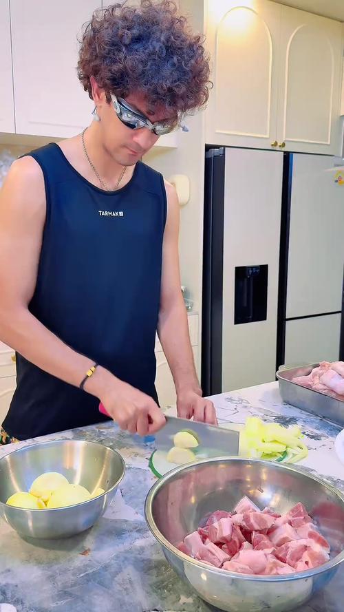 萧亚轩最熟悉的陌生人