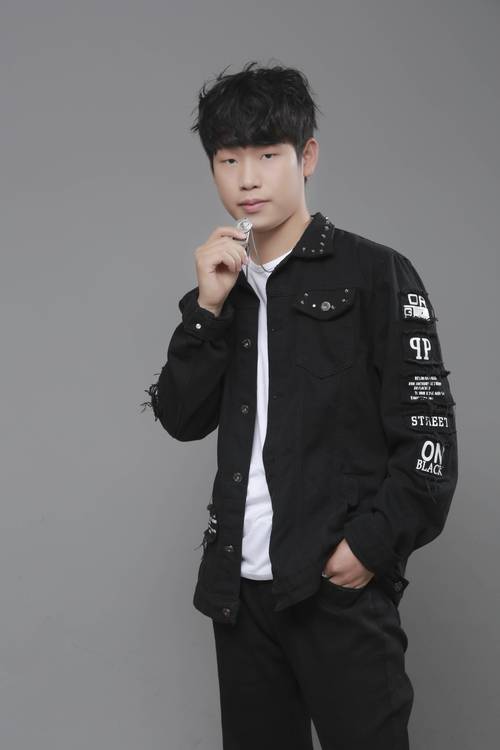 钢琴家郎朗是正常人吗 钢琴家郎朗是正常人吗